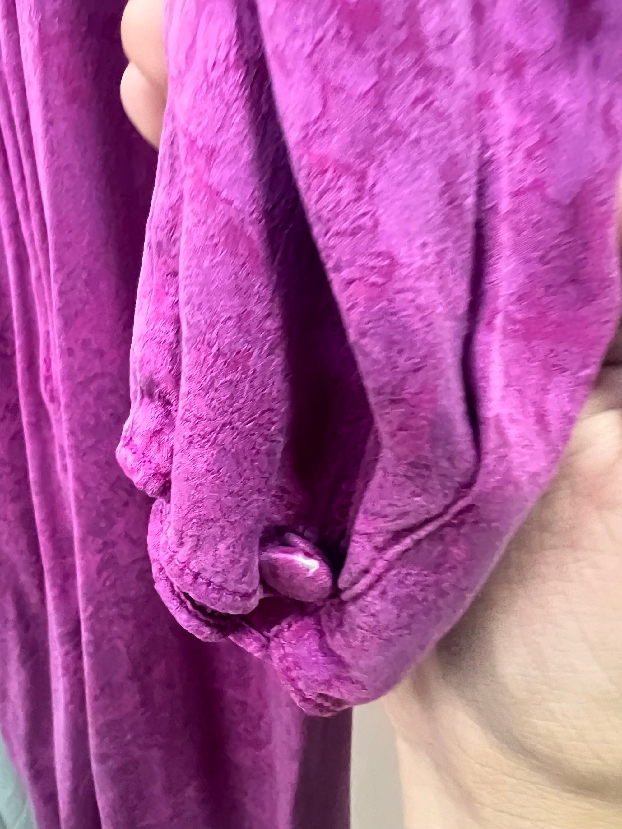 894